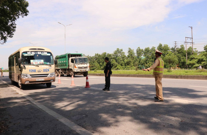 Tạo bước chuyển biến trong bảo đảm an toàn giao thông đường bộ ảnh 1