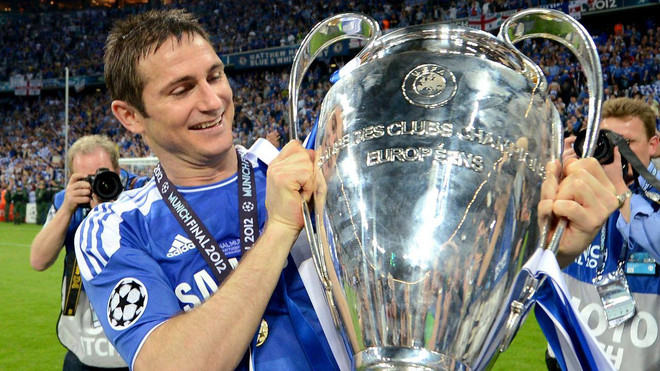 Lampard với chiếc cúp vô địch Champions League tại Munich vào năm 2012. (Nguồn: AFP) Bayern Munich cần thận trọng trước Chelsea tại Stamford Bridge ảnh 2