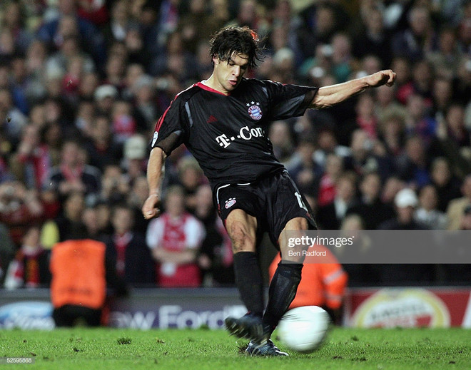 Michael Ballack từng ghi bàn vào lưới Chelsea. (Nguồn: Getty Images) Nhìn lại toàn bộ bàn thắng của Bayern Munich vào lưới Chelsea ảnh 1