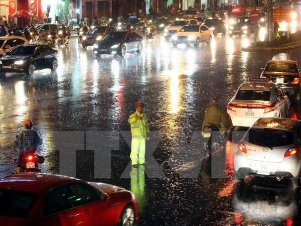 Cảnh báo mưa dông, gió giật ở nhiều khu vực trên biển và đất liền ảnh 1