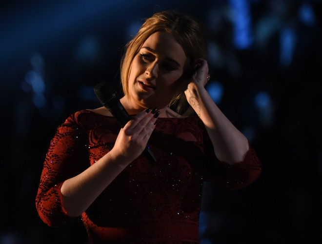 Adele tiếp tục thắng lớn tại lễ trao giải âm nhạc Billboard 2016 ảnh 1