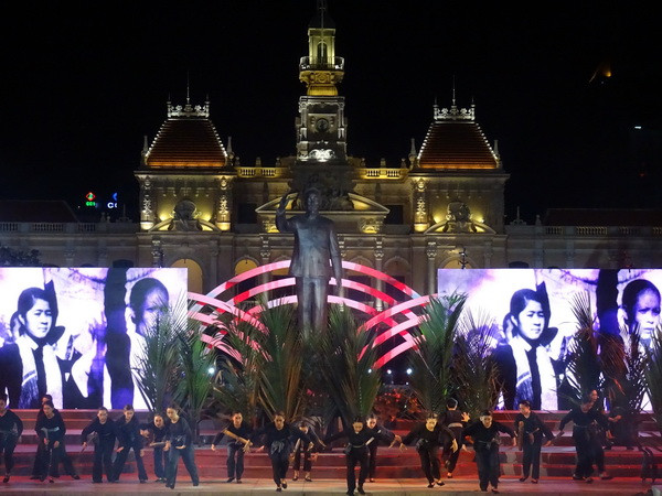 Chương trình nghệ thuật "Trang sử hào hùng, ngời sáng tương lai" ảnh 1