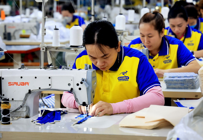 Sản xuất xanh đóng vai trò quan trọng đối với xuất khẩu dệt may bền vững. (Ảnh: Hồng Đạt/TTXVN) san_xuat_xanh_dong_vai_tro_quan_trong_doi_voi_xuat_khau_det_may_ben_vung.jpg