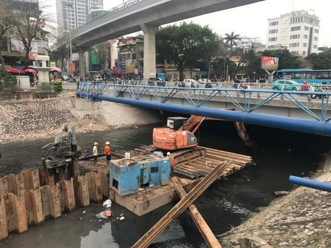 Thi công các hạng mục chính Dự án hạ tầng xử lý nước thải Yên Xá. (Ảnh: TTXVN phát) ha_tang_xu_ly_nuoc_thai_yen_xa2.jpg