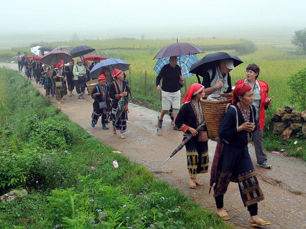 Không khí lạnh tăng cường sẽ gây mưa rào diện rộng ở Bắc Bộ ảnh 1