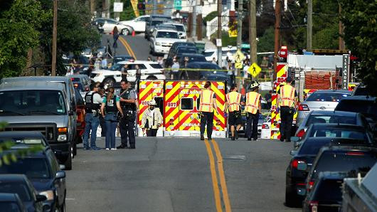 Hiện trường vụ xả súng. (Nguồn: Reuters) Cảnh sát Mỹ bắt được thủ phạm vụ xả súng nhằm vào các nghị sỹ ảnh 1
