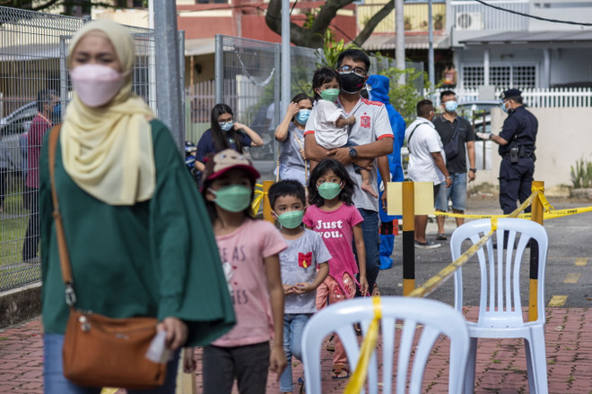 Dịch COVID-19 ở Malaysia: Hy vọng từ sáng kiến xét nghiệm hàng loạt ảnh 1
