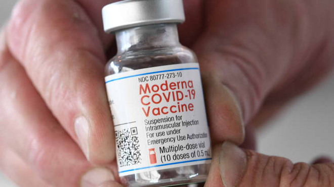 Vaccine ngừa COVID-19 của Moderna. (Nguồn: Getty Images) Hãng Moderna xin cấp phép sử dụng đầy đủ cho vaccine của mình tại Mỹ ảnh 1