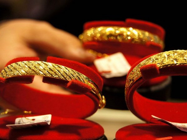 Giá vàng và giá dầu trên thế giới đều sụt giảm mạnh mẽ ảnh 1