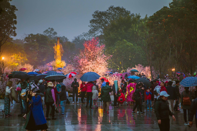 Các tỉnh miền Bắc vẫn âm u, nhiều mây, mưa liên tục trong ngày ảnh 1