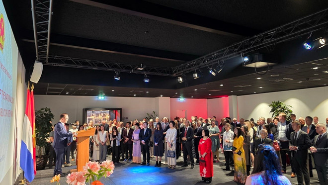 ttxvn dai_su_quan_viet_nam_tai_ha_lan_ky_niem_79_nam_quoc_khanh2.jpg