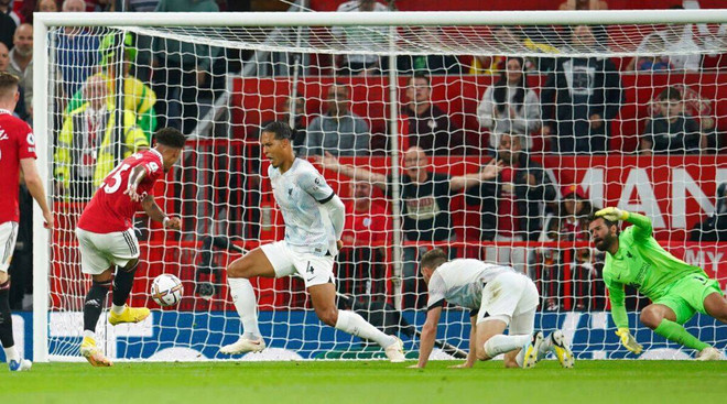Manchester United đánh bại Liverpool ở trận derby nước Anh ảnh 1