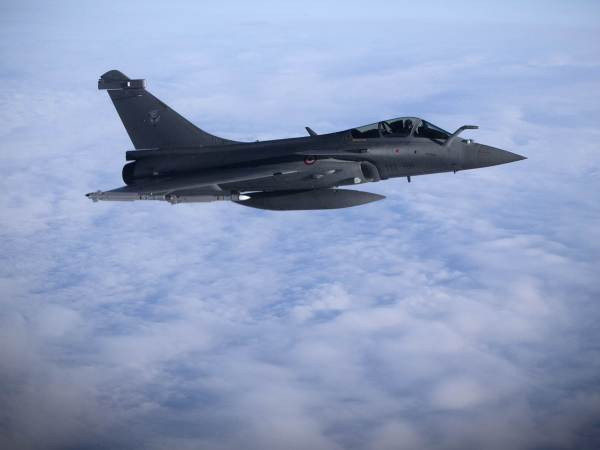 Máy bay Rafale của NATO. (Nguồn: AFP/TTXVN) Nga cảnh báo NATO về hoạt động quân sự gần biên giới ảnh 1