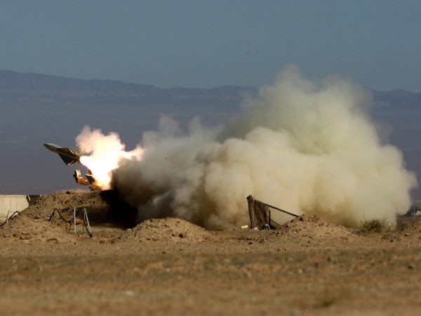 Quân đội Iran bắt đầu cuộc tập trận trên bộ, trên không ảnh 1