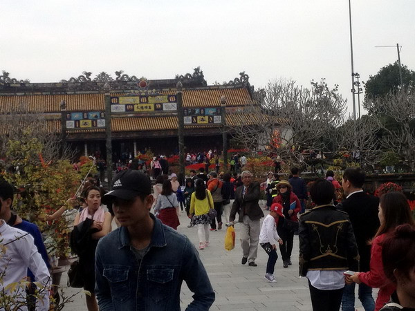 Thừa Thiên-Huế: Các điểm du lịch tâm linh kín khách ngày đầu năm ảnh 1