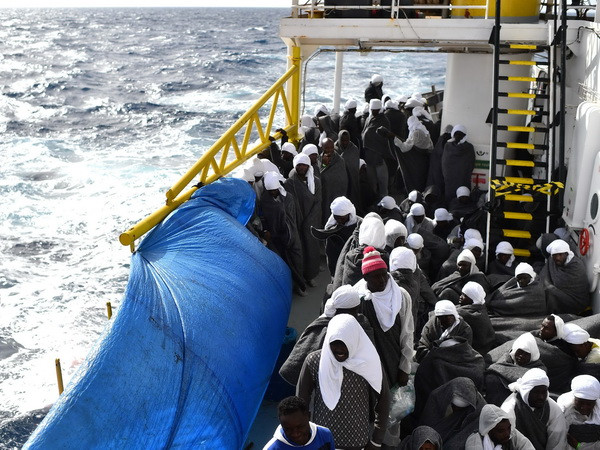 Italy cứu gần 10.000 người di cư trên biển Địa Trung Hải trong 4 ngày ảnh 1
