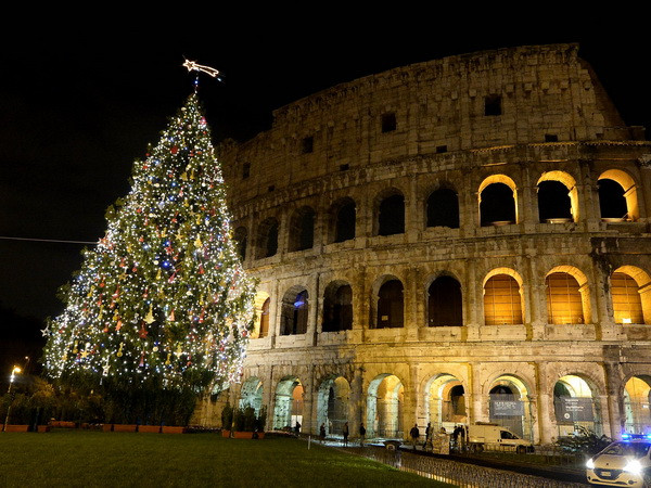 Người Italy ngày càng thắt lưng buộc bụng trong dịp Giáng sinh ảnh 1