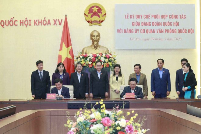 Ký Quy chế phối hợp giữa Đảng đoàn và Đảng ủy cơ quan Văn phòng QH ảnh 2