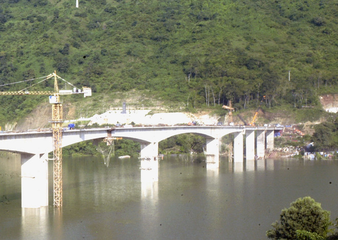 Cuối năm, người dân Chu Va 6 sẽ có cầu bêtông vĩnh cửu qua suối ảnh 1