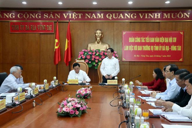 Bí thư Tỉnh ủy Bà Rịa-Vũng Tàu Phạm Viết Thanh phát biểu tại buổi làm việc. (Ảnh: Đoàn Mạnh Dương/TTXVN) ttxvn_doan_cong_tac_tieu_ban_van_kien_dai_hoi_xiv_lam_viec_tai_ba_ria-vung_tau_2407-2.jpg