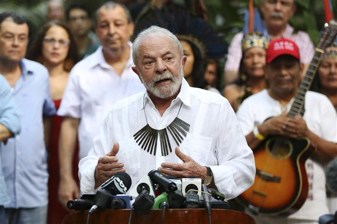 Ứng cử viên Tổng thống Brazil Luiz Inacio Lula da Silva phát biểu tại cuộc vận động tranh cử ở Manaus, ngày 31/8/2022. (Ảnh: AFP/TTXVN) Tân Tổng thống Brazil và hành trình trở lại quỹ đạo phát triển ảnh 2
