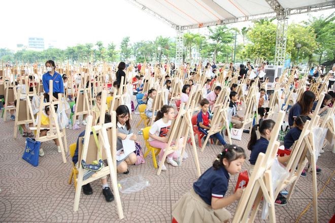 Cuộc thi vẽ tranh quốc tế 'Em yêu Hà Nội - Thành phố vì hòa bình' ảnh 2