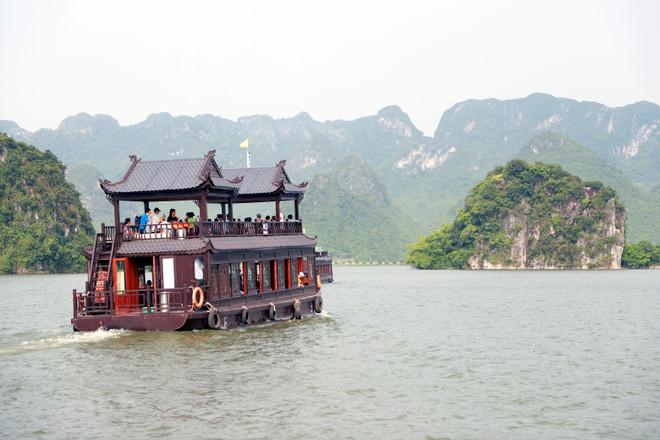 Du thuyền đưa khách tham quan hồ Tam Chúc, Hà Nam. (Ảnh: Đại Nghĩa/TTXVN) Nghị quyết phiên họp Chính phủ thường kỳ tháng 9 năm 2020 ảnh 2