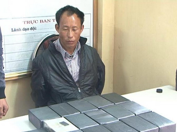 Bắt giữ 2 đối tượng vận chuyển trái phép 31 bánh heroin ảnh 1