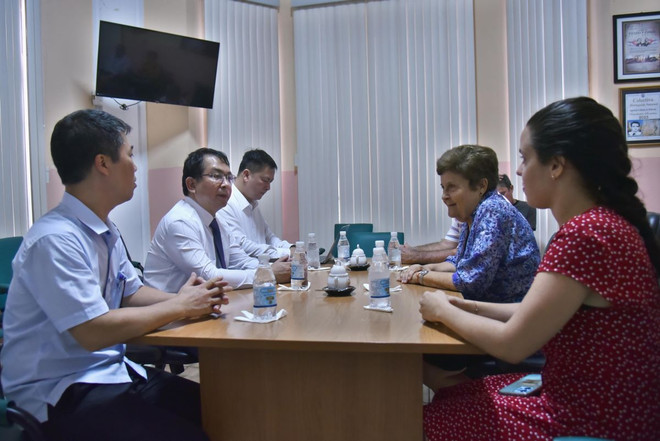 Phó Tổng Giám đốc TTXVN Nguyễn Tuấn Hùng tại buổi làm việc với Ban Giám đốc của Thông tấn xã Cuba (ACN). (Ảnh: ACN/TTXVN phát) ttxvn_thong_tan_xa_viet_nam_va_doi_tac_cuba_tiep_tuc_day_manh_hop_tac_3.jpg