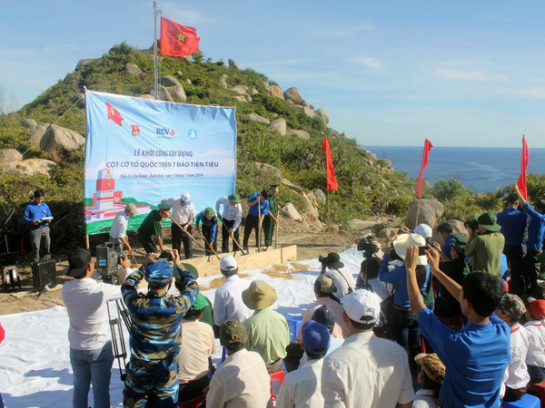 Bình Định: Khánh thành Cột cờ Tổ quốc trên đảo Cù Lao Xanh ảnh 1