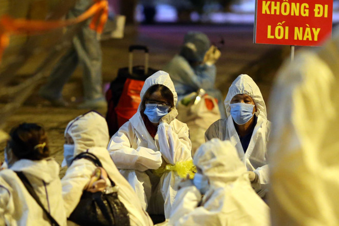 Sống chung an toàn với COVID-19: Những đợt sóng dữ mang tên "biến thể" ảnh 3