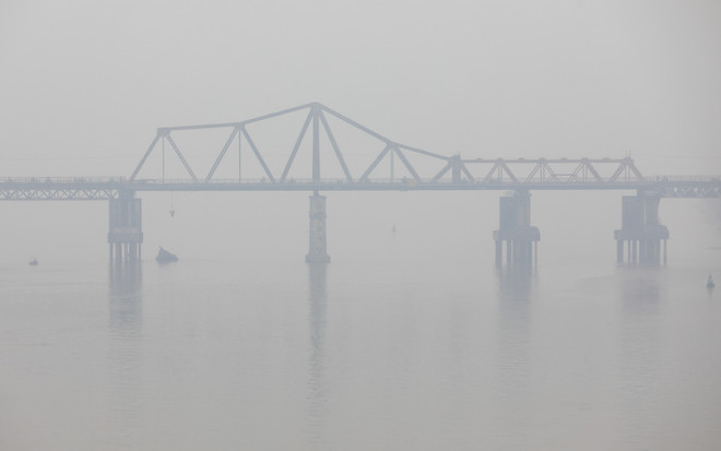 Không khí Hà Nội và vùng lân cận ô nhiễm cao do sương mù ảnh 1