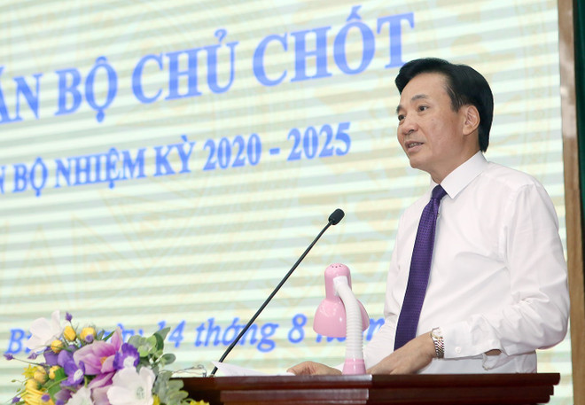 Thủ tướng bổ nhiệm lãnh đạo Văn phòng Chính phủ và Bộ Xây dựng ảnh 1