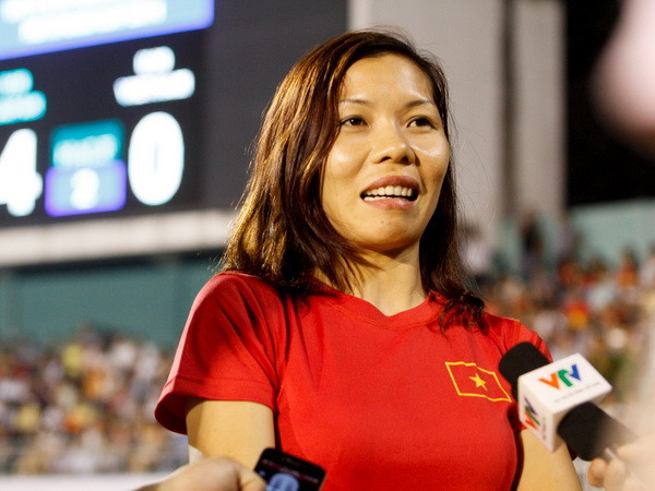 "Nữ hoàng tốc độ" đến sân Thống Nhất cổ vũ U19 Việt Nam ảnh 1