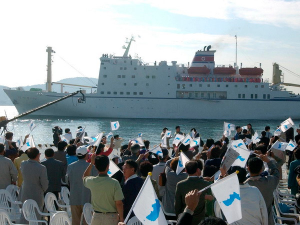 Đoàn Olympic Triều Tiên gồm 280 người đã đến Hàn Quốc ảnh 1