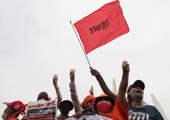 Thái Lan: Biểu tình tại Bangkok yêu cầu các thượng nghị sỹ từ chức ảnh 1