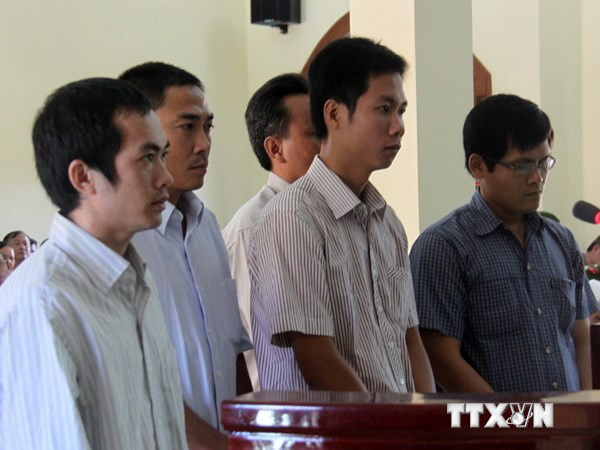 Vụ 5 công an dùng nhục hình: Hủy án sơ thẩm để điều tra lại ảnh 1