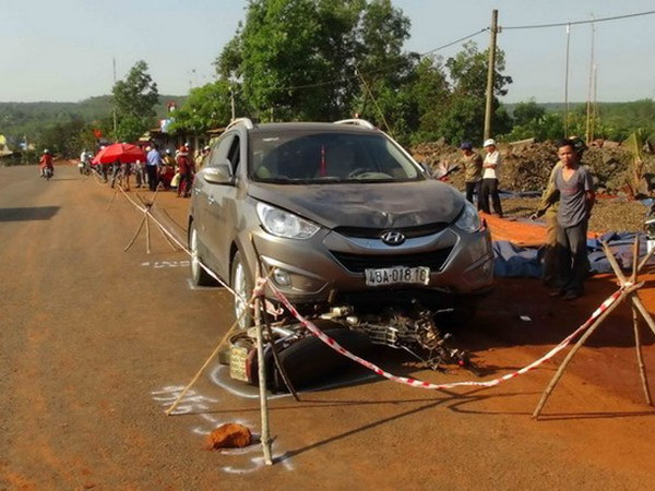 Ôtô đâm xe máy ở Hà Tĩnh, 2 người tử vong tại chỗ ảnh 1