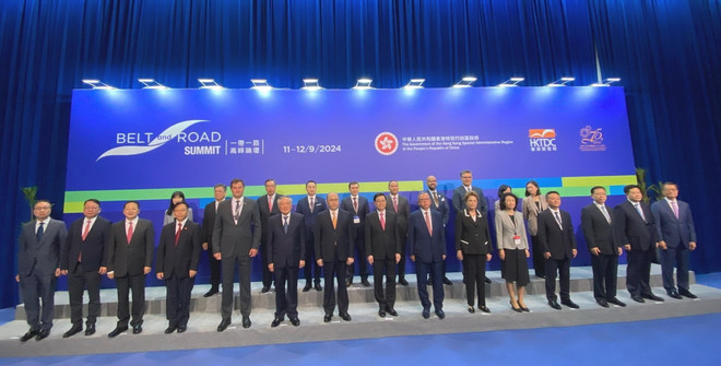 ttxvn_nguyen hoa binh vanh dai va con duong (2).jpg