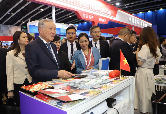 ttxvn_nguyen hoa binh vanh dai va con duong (3).jpg