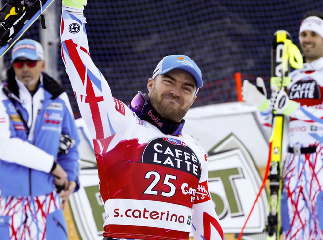 VĐV trượt tuyết Pháp gây tranh cãi vì cách tưởng nhớ đồng đội ảnh 1