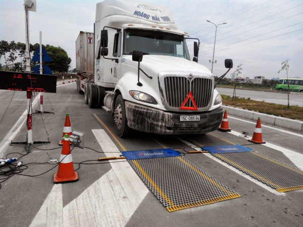 Điều tra, xử lý nghiêm lái xe cố tình phá hoại trạm cân ảnh 1