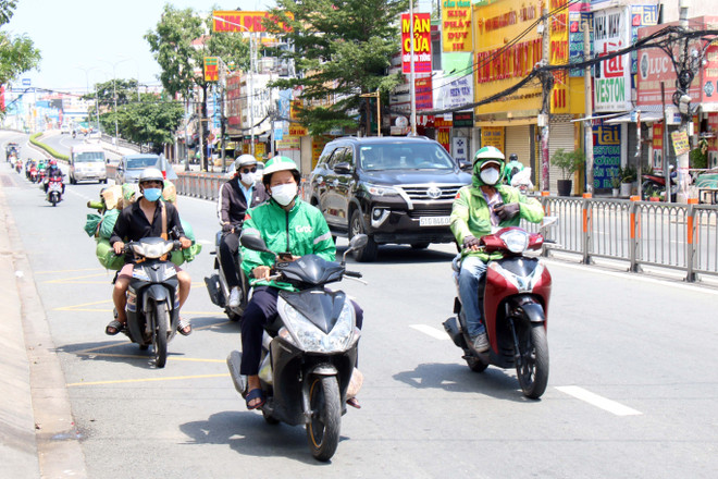 Từ 30/8, TP Hồ Chí Minh cho phép shipper hoạt động tại "vùng đỏ" ảnh 1