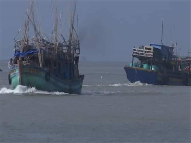 Ứng cứu nhiều du khách, ngư dân trên tàu cá, tàu du lịch gặp nạn ảnh 1