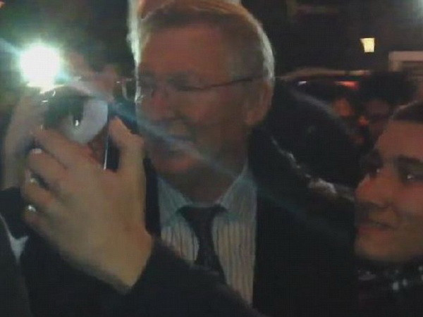 Sir Alex thờ ơ với thảm bại của Manchester United? ảnh 1