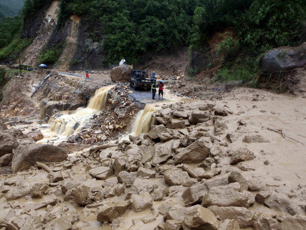 Chủ động đối phó với diễn biến của lũ quét, sạt lở đất ảnh 1