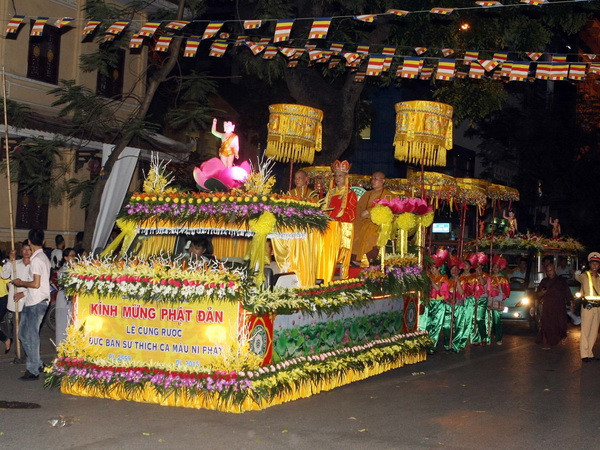 Cung nghinh xá lợi Phật tổ về chùa Hoằng Phúc tại Quảng Bình ảnh 1