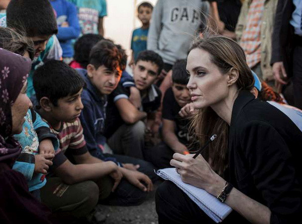 Siêu sao Angelina Jolie đến thăm các trại tị nạn tại ở Jordan ảnh 1