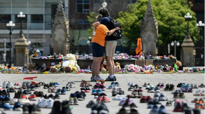 Canada phát hiện hàng trăm ngôi mộ không tên gần trường nội trú cũ ảnh 1