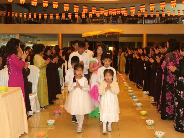 Đại lễ Vu Lan ở Séc tri ân các anh hùng liệt sỹ bảo vệ biển đảo ảnh 1